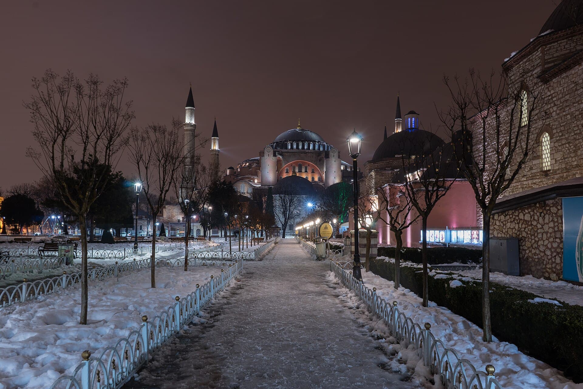Istanbul: Byzantine and Ottoman Sultanahmet cover